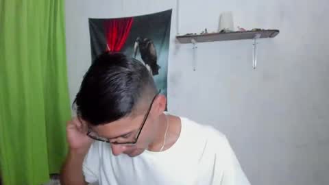 EDUAR Independent model online show from 04/05/26, 08:06