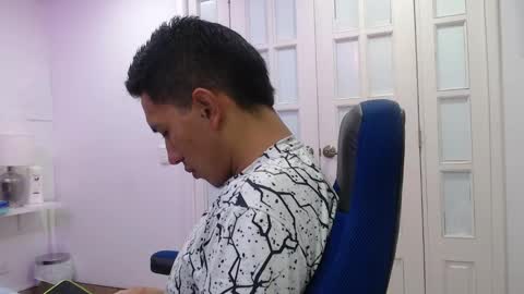 Snapshot of patrick_and_greeicy chatting on 01/18/25, 03:20 patrick_and_greeicy online show from 01/18/25, 03:20