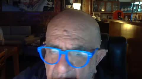 Snapshot of patvac chatting on 12/09/24, 01:24 patvac online show from 12/09/24, 01:24