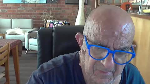 Snapshot of patvac chatting on 12/31/24, 12:43 patvac online show from 12/31/24, 12:43