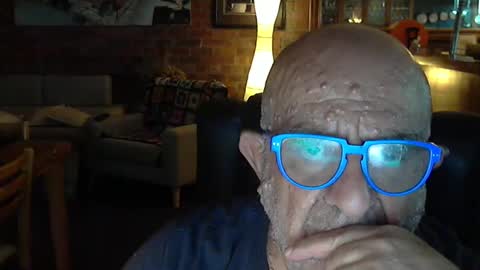 Snapshot of patvac chatting on 12/31/24, 02:03 patvac online show from 12/31/24, 02:03