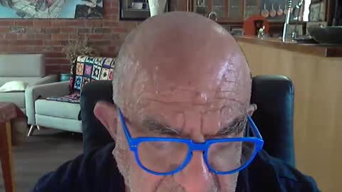 Snapshot of patvac chatting on 01/01/25, 10:46 patvac online show from 01/01/25, 10:46