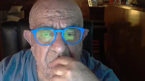 Snapshot of patvac chatting on 02/21/25, 12:39 patvac online show from 02/21/25, 12:39