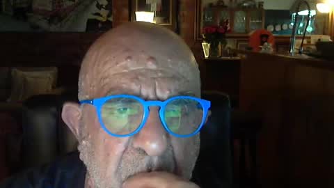 Snapshot of patvac chatting on 03/04/25, 01:28 patvac online show from 03/04/25, 01:28