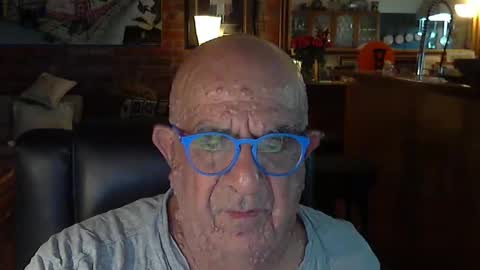 Snapshot of patvac chatting on 03/05/25, 01:39 patvac online show from 03/05/25, 01:39