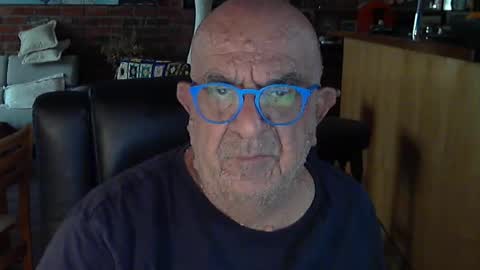 Snapshot of patvac chatting on 03/12/25, 11:01 patvac online show from 03/12/25, 11:01