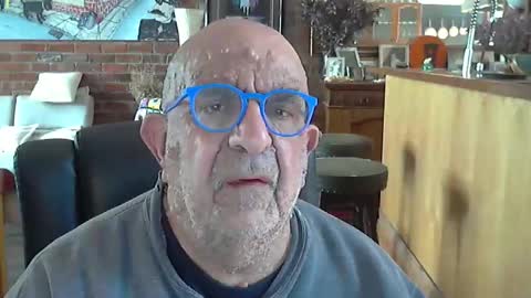 Snapshot of patvac chatting on 09/18/25, 01:40 patvac online show from 09/18/25, 01:40