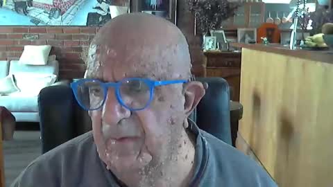 Snapshot of patvac chatting on 09/19/25, 02:35 patvac online show from 09/19/25, 02:35