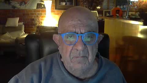 Snapshot of patvac chatting on 09/20/25, 02:40 patvac online show from 09/20/25, 02:40