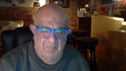 Snapshot of patvac chatting on 10/12/25, 01:32 patvac online show from 10/12/25, 01:32