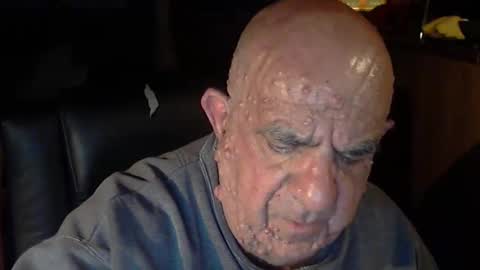 Snapshot of patvac chatting on 10/17/25, 05:59 patvac online show from 10/17/25, 05:59