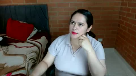 Snapshot of paula__117 chatting on 05/24/26, 04:45 paula__117 online show from 05/24/26, 04:45