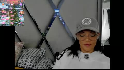 Snapshot of paula_daniela1 chatting on 12/15/24, 10:15 Paula online show from 12/15/24, 10:15