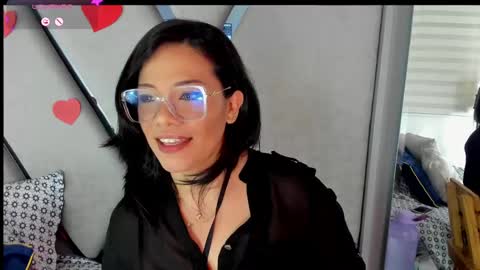 Snapshot of paula_daniela1 chatting on 02/15/25, 10:10 Paula online show from 02/15/25, 10:10