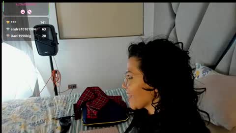 Snapshot of paula_daniela1 chatting on 02/20/25, 11:43 Paula online show from 02/20/25, 11:43