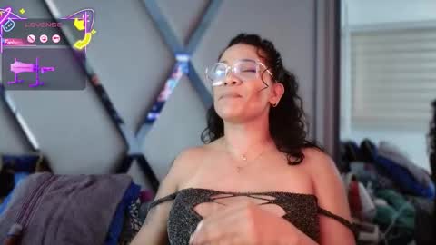 Snapshot of paula_daniela1 chatting on 10/15/25, 09:48 Paula online show from 10/15/25, 09:48