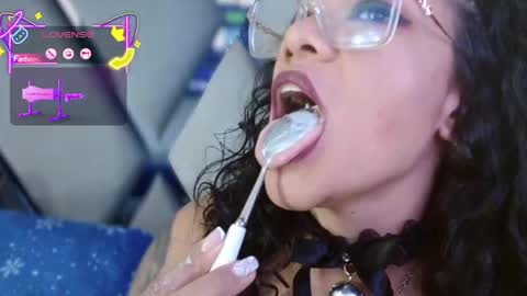 Snapshot of paula_daniela1 chatting on 11/08/25, 02:39 Paula online show from 11/08/25, 02:39