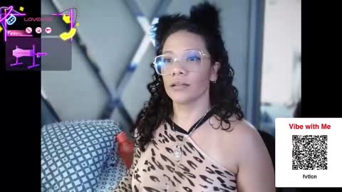 Snapshot of paula_daniela1 chatting on 11/19/25, 09:15 Paula online show from 11/19/25, 09:15