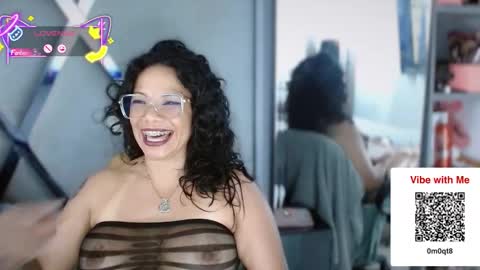 Snapshot of paula_daniela1 chatting on 11/21/25, 03:54 Paula online show from 11/21/25, 03:54