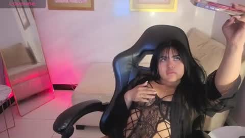 Snapshot of paulette_v chatting on 06/10/26, 02:27 Live 800am 200pm COLOMBIAN HOUR online show from 06/10/26, 02:27