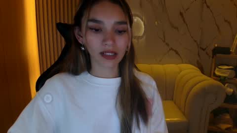 Snapshot of paulin_roses_tf chatting on 04/14/26, 01:39 PAU online show from 04/14/26, 01:39