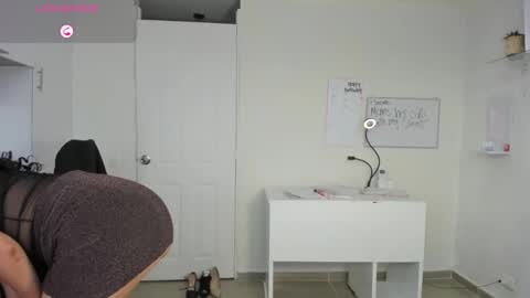 paulina online show from 10/15/25, 06:52