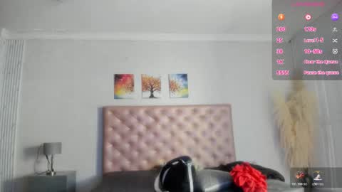 PaulinaSaennz online show from 11/17/25, 12:44