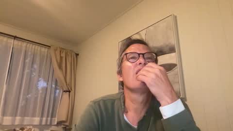 Snapshot of paulwill2377 chatting on 12/04/25, 01:15 paulwill2377 online show from 12/04/25, 01:15