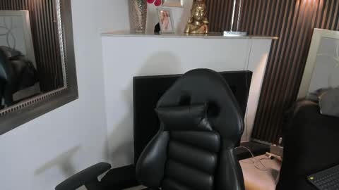 Snapshot of paulyss chatting on 04/08/26, 11:54 Paulys online show from 04/08/26, 11:54