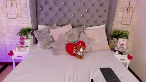 Pau online show from 02/16/26, 02:13