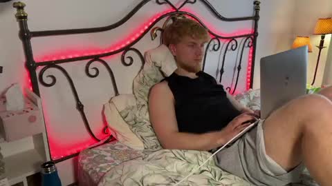 Snapshot of pavelrey chatting on 05/04/26, 11:34 Pavel online show from 05/04/26, 11:34