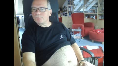 Snapshot of pavlovsdog2006 chatting on 12/19/24, 10:34 Pavlov aka Peter online show from 12/19/24, 10:34