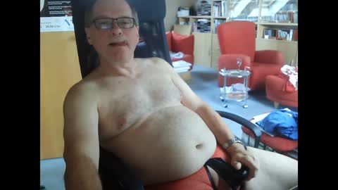 Snapshot of pavlovsdog2006 chatting on 01/27/25, 09:23 Pavlov aka Peter online show from 01/27/25, 09:23