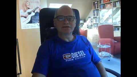 Snapshot of pavlovsdog2006 chatting on 11/03/25, 08:59 Pavlov aka Peter online show from 11/03/25, 08:59