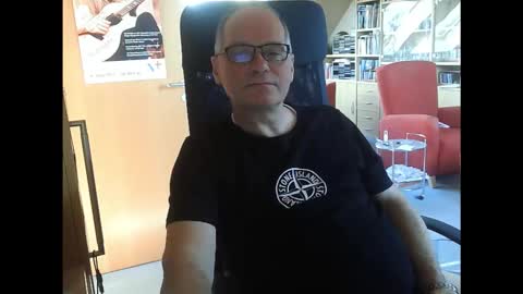 Snapshot of pavlovsdog2006 chatting on 11/06/25, 08:37 Pavlov aka Peter online show from 11/06/25, 08:37