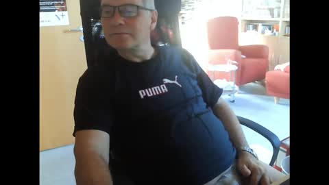 Snapshot of pavlovsdog2006 chatting on 11/13/25, 10:25 Pavlov aka Peter online show from 11/13/25, 10:25