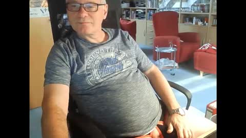 Snapshot of pavlovsdog2006 chatting on 11/14/25, 07:51 Pavlov aka Peter online show from 11/14/25, 07:51