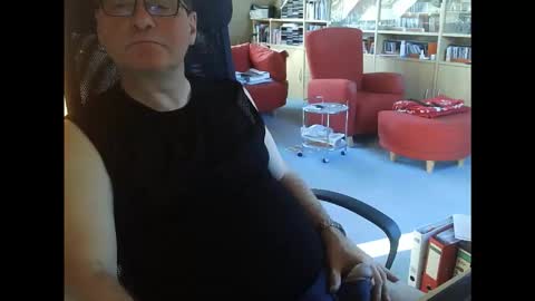 Snapshot of pavlovsdog2006 chatting on 02/04/26, 09:15 Pavlov aka Peter online show from 02/04/26, 09:15