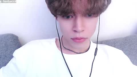 Snapshot of pawclaw chatting on 10/26/25, 08:37 pawclaw online show from 10/26/25, 08:37