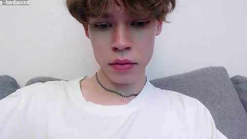 Snapshot of pawclaw chatting on 11/21/25, 08:18 pawclaw online show from 11/21/25, 08:18