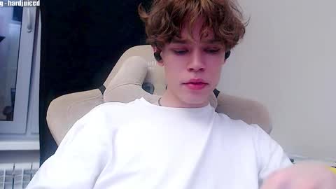 Snapshot of pawclaw chatting on 11/29/25, 08:45 pawclaw online show from 11/29/25, 08:45