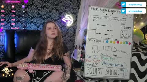 ArtsyHeartsyy online show from 12/10/24, 01:54