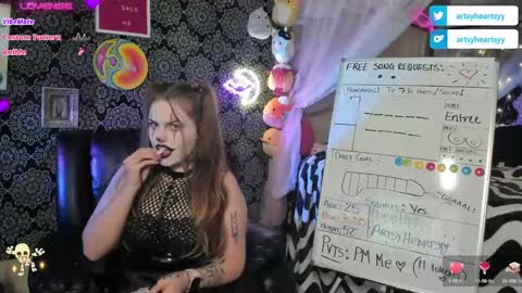 ArtsyHeartsyy online show from 12/21/24, 02:41