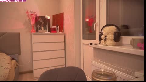 Snapshot of peaceful_oblivion chatting on 03/04/25, 09:32 Sandra Next Stream pm MSK 5 pm UTC1pm EDT online show from 03/04/25, 09:32