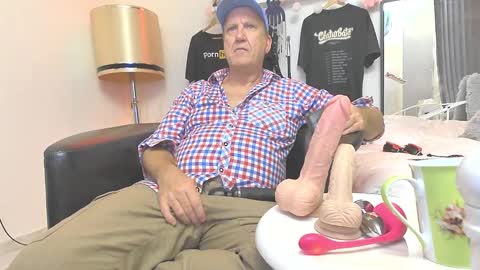 Snapshot of peacetous chatting on 12/29/24, 04:27 Marc online show from 12/29/24, 04:27