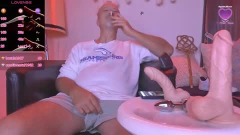 Snapshot of peacetous chatting on 10/19/25, 04:35 Marc online show from 10/19/25, 04:35