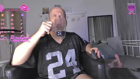 Snapshot of peacetous chatting on 12/21/25, 06:09 Marc online show from 12/21/25, 06:09