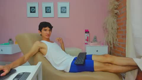 Snapshot of peach_tyron chatting on 12/19/24, 06:34 peach tyron online show from 12/19/24, 06:34