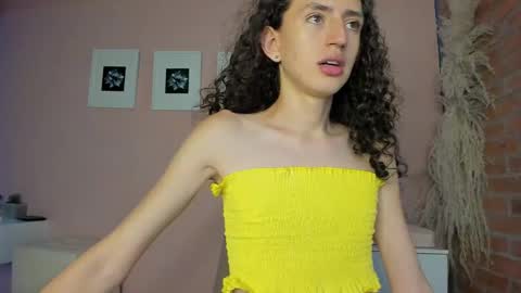 Snapshot of peach_tyron chatting on 01/17/25, 01:25 peach tyron online show from 01/17/25, 01:25