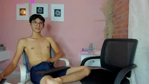 Snapshot of peach_tyron chatting on 03/03/25, 10:52 peach tyron online show from 03/03/25, 10:52